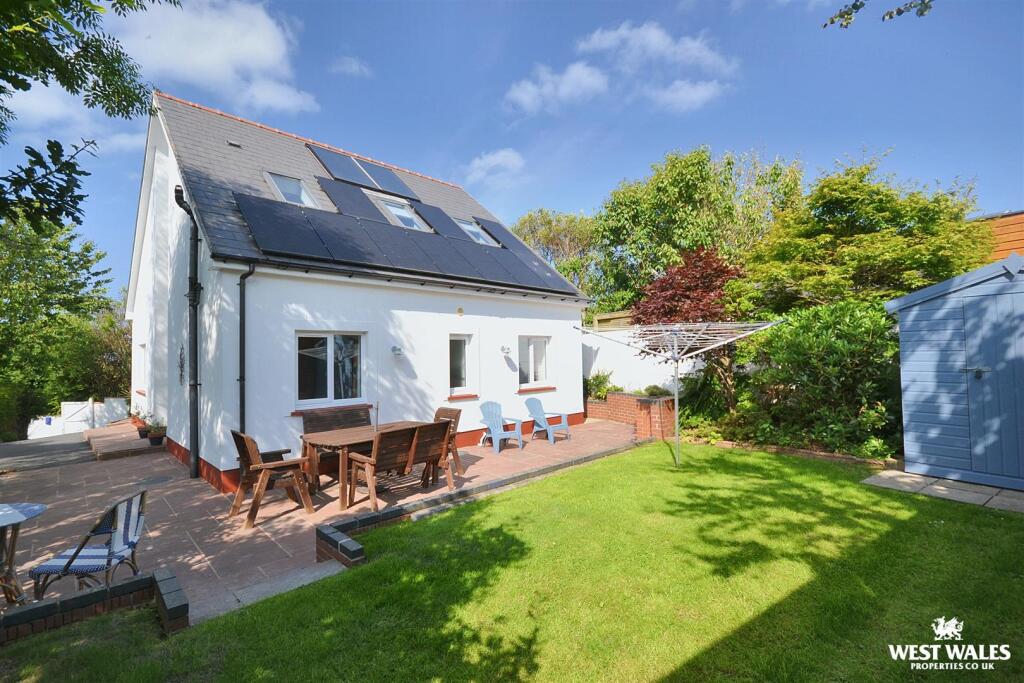 Main image of property: Clos Y Fferm, Aberporth, Cardigan