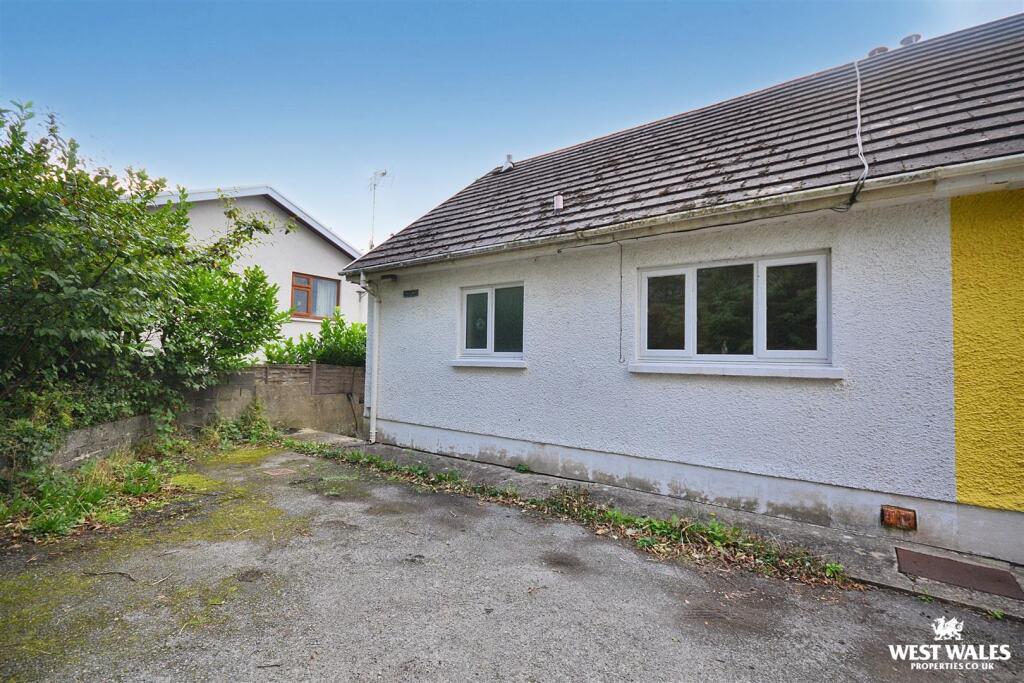 Main image of property: Tresaith, Cardigan