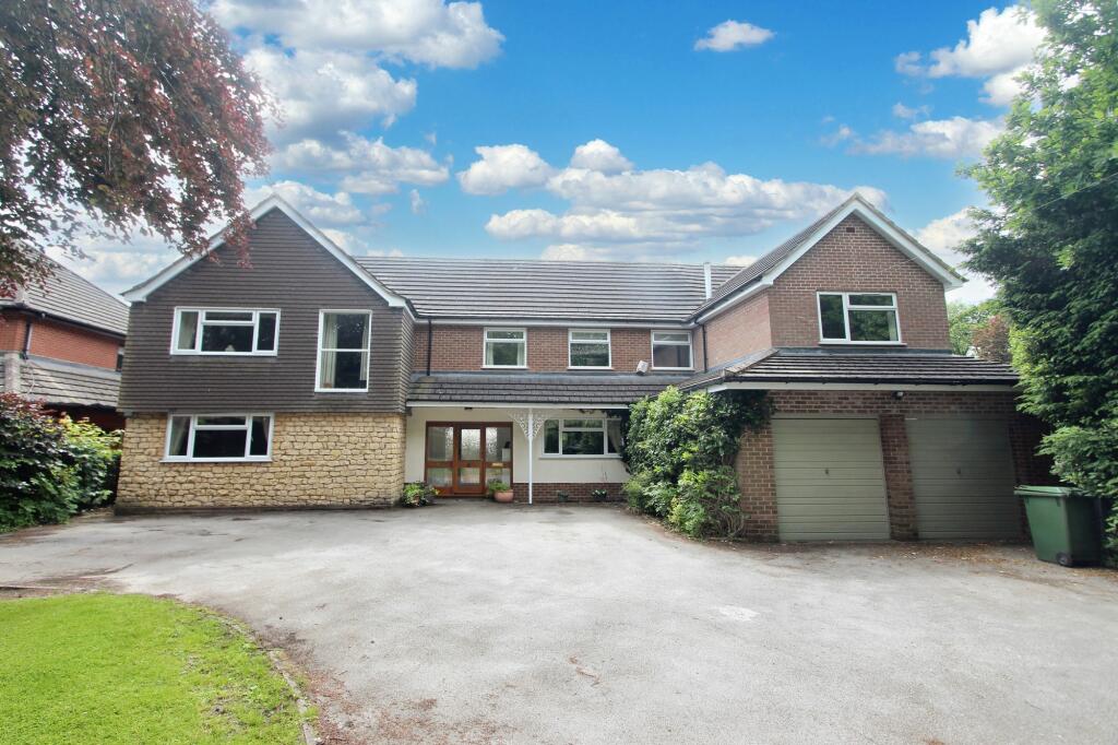 4 bedroom detached house for sale in Meeting House Lane, Balsall Common