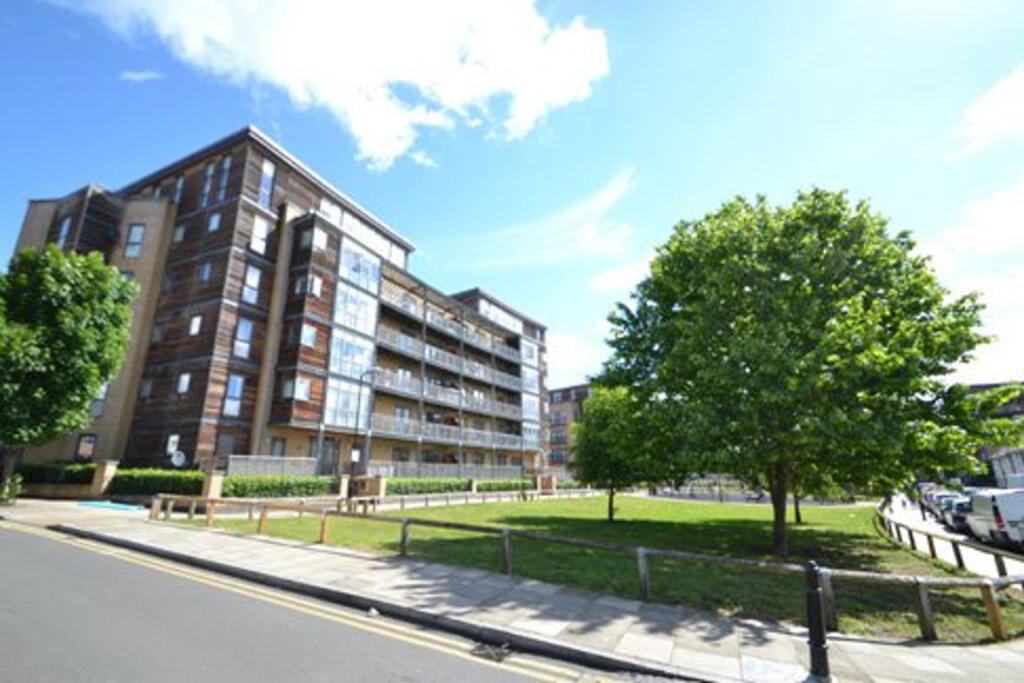 Main image of property: WONDERFUL 2 BED WITH UNDERGROUND PARKING