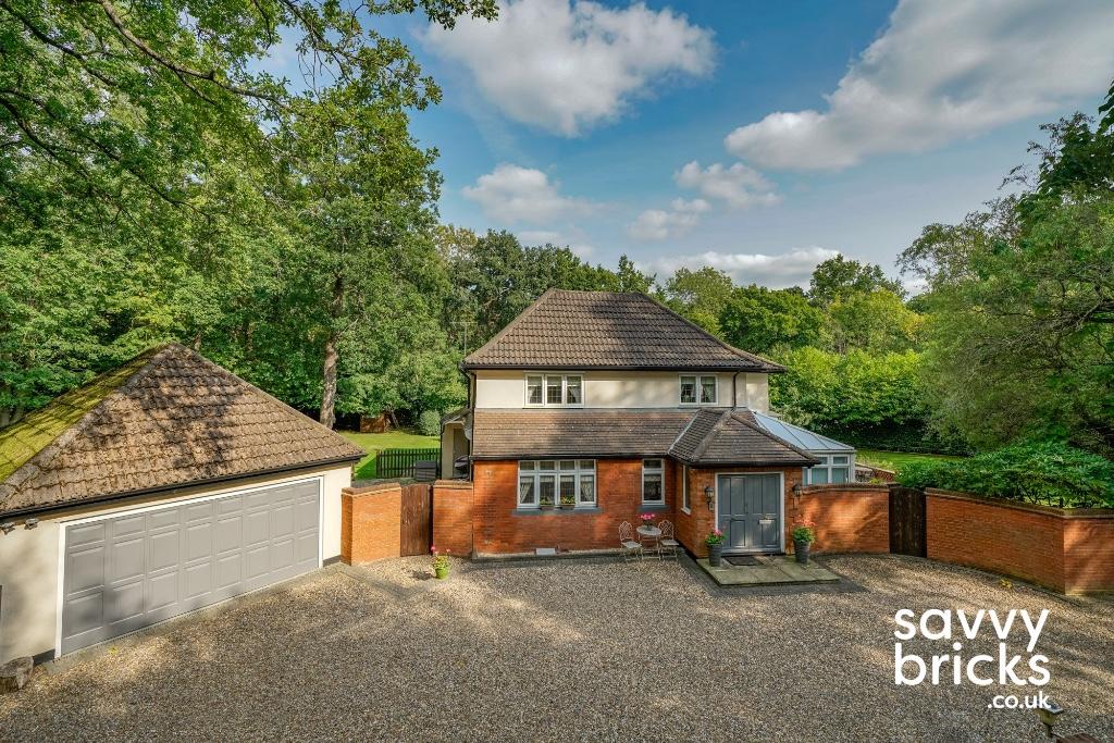 4 bedroom detached house for sale in Oaks Path, Bricket Wood Common, St
