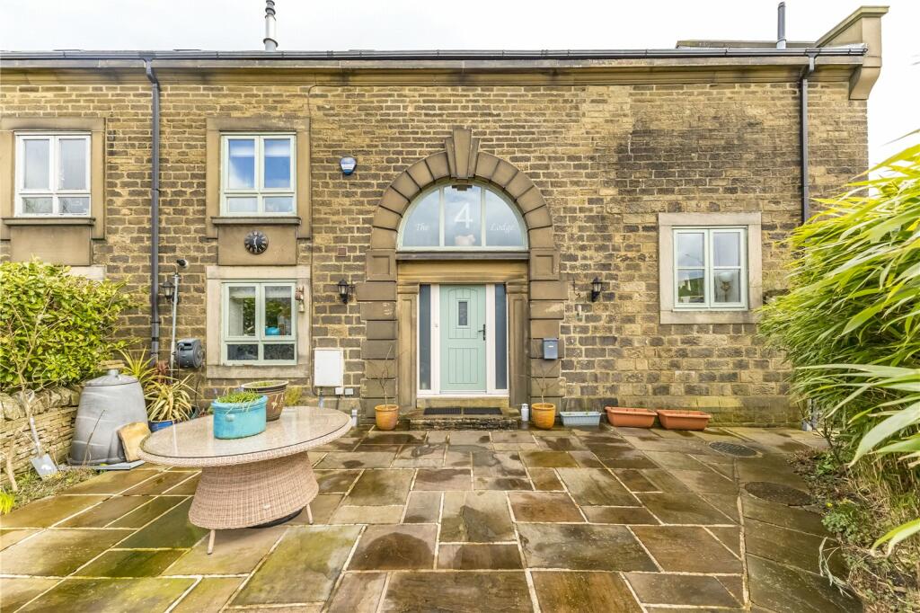 4 bedroom house for sale in Newland Fold, Blackmoorfoot, Huddersfield, HD7
