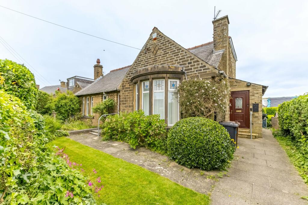4 bedroom detached house for sale in Stonefield Avenue, Crosland Moor