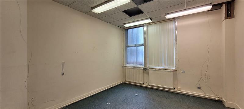Additional property image - Upper Floors, 32 Manchester Road, Burnley, Lancashire, BB11 1HH