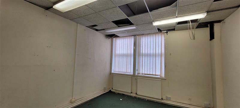 Additional property image - Upper Floors, 32 Manchester Road, Burnley, Lancashire, BB11 1HH