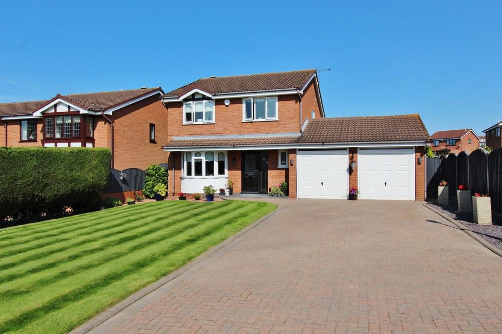 4 bedroom detached house for sale in Dunster, Dosthill, B77