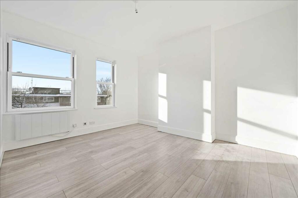 2 bedroom apartment for rent in Flat 3, 637A Garratt Lane, London, SW18