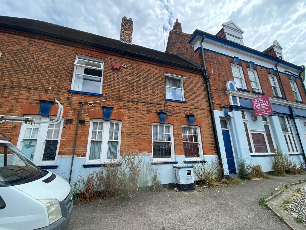 Commercial property for rent in Alma Road, Enfield, Middlesex, EN3