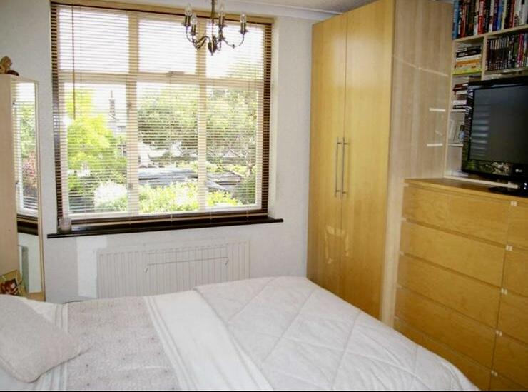 6 bedroom semidetached house for rent in Beccles Drive, Barking