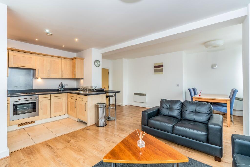 Main image of property: High Street, Southampton, SO14