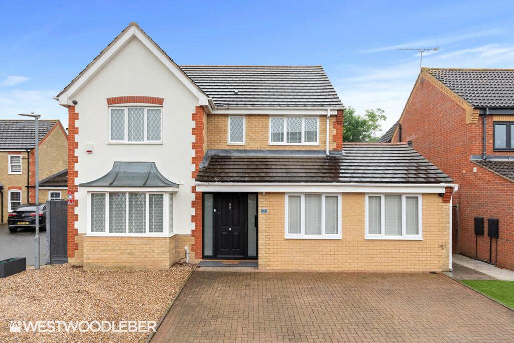 4 bedroom detached house for rent in Sword Close, Broxbourne, EN10