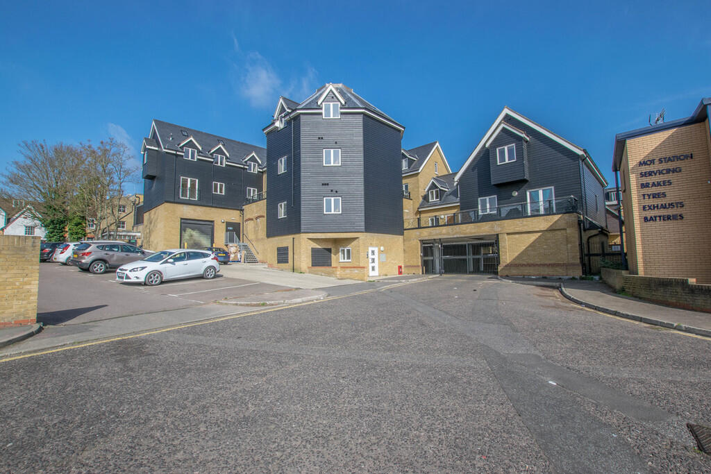 Main image of property: High Street, Hoddesdon