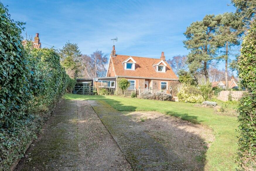 3 bedroom detached house for sale in Alderton Road, Hollesley, IP12