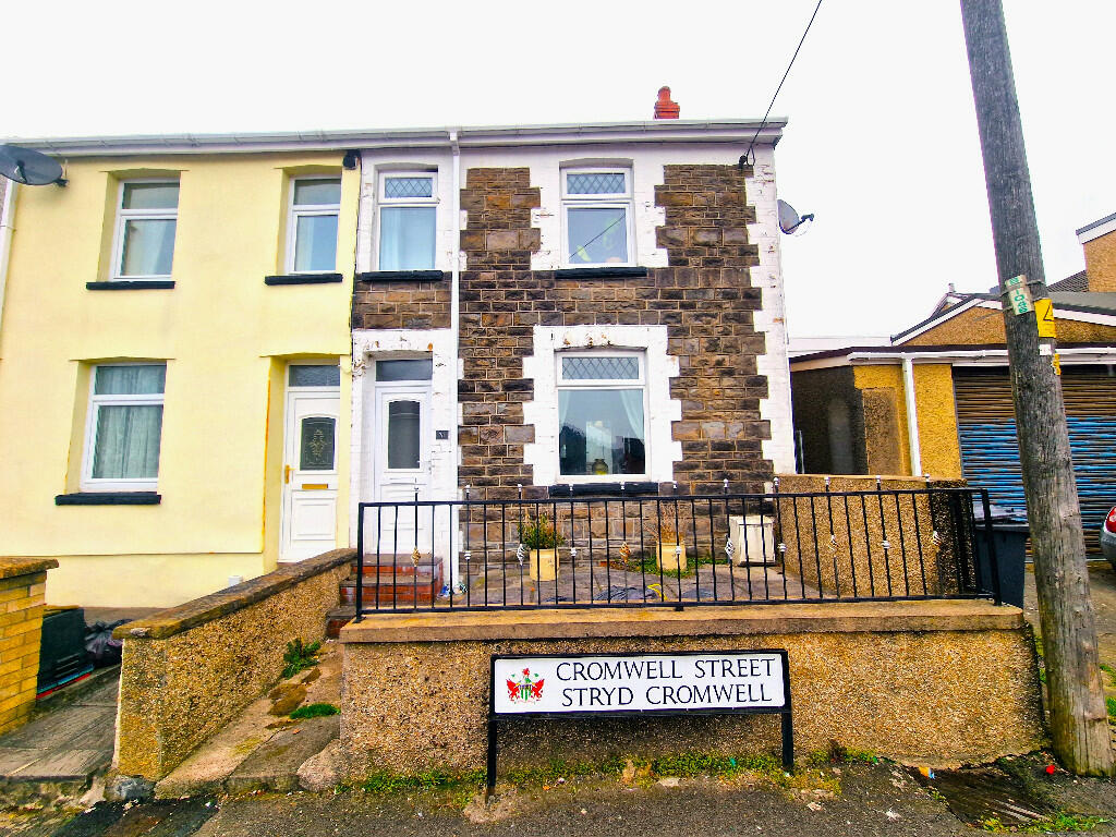 2 bedroom end of terrace house for sale in Cromwell Street, Abertillery