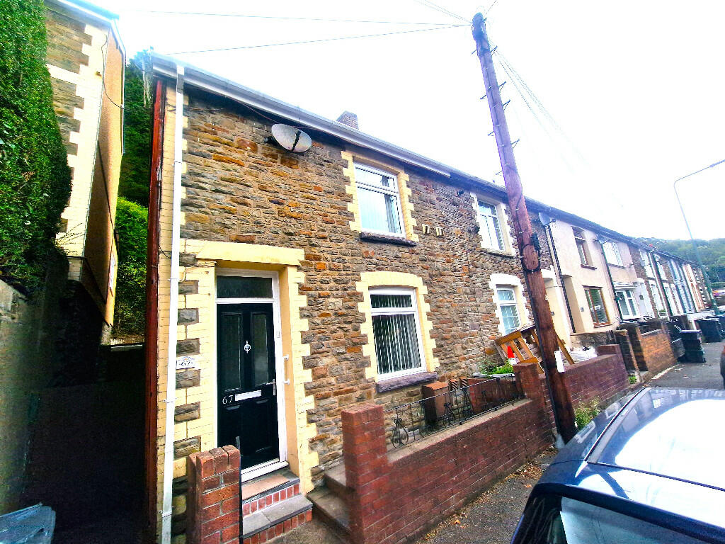 2 bedroom end of terrace house for sale in Aberbeeg Road, Abertillery