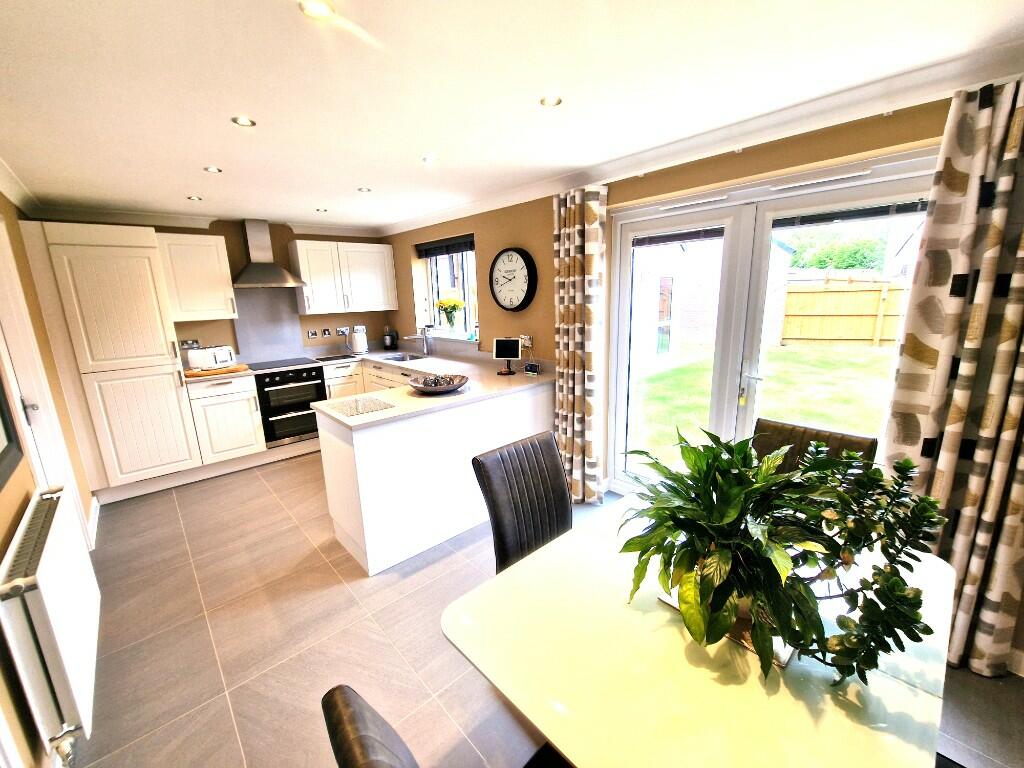 Main image of property: CAER'R DELYN, OAKDALE, Blackwood, NP120NW