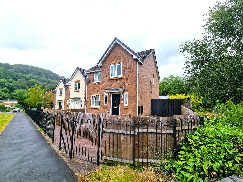 4 bedroom detached house for sale in Ebbw Meadow, ABERCARN NP115GL, NP11