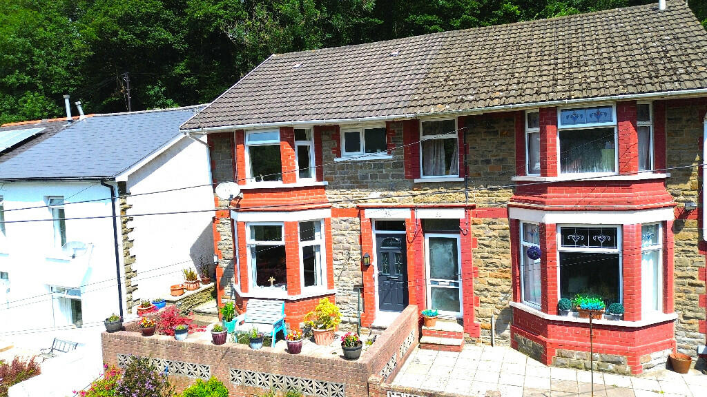 3 bedroom semidetached house for sale in Gwyddon Road, ABERCARN