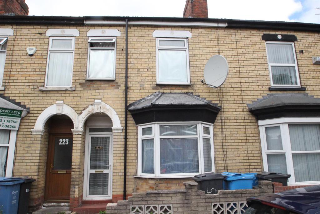 3 bedroom terraced house for sale in Newland Avenue, Hull, HU5