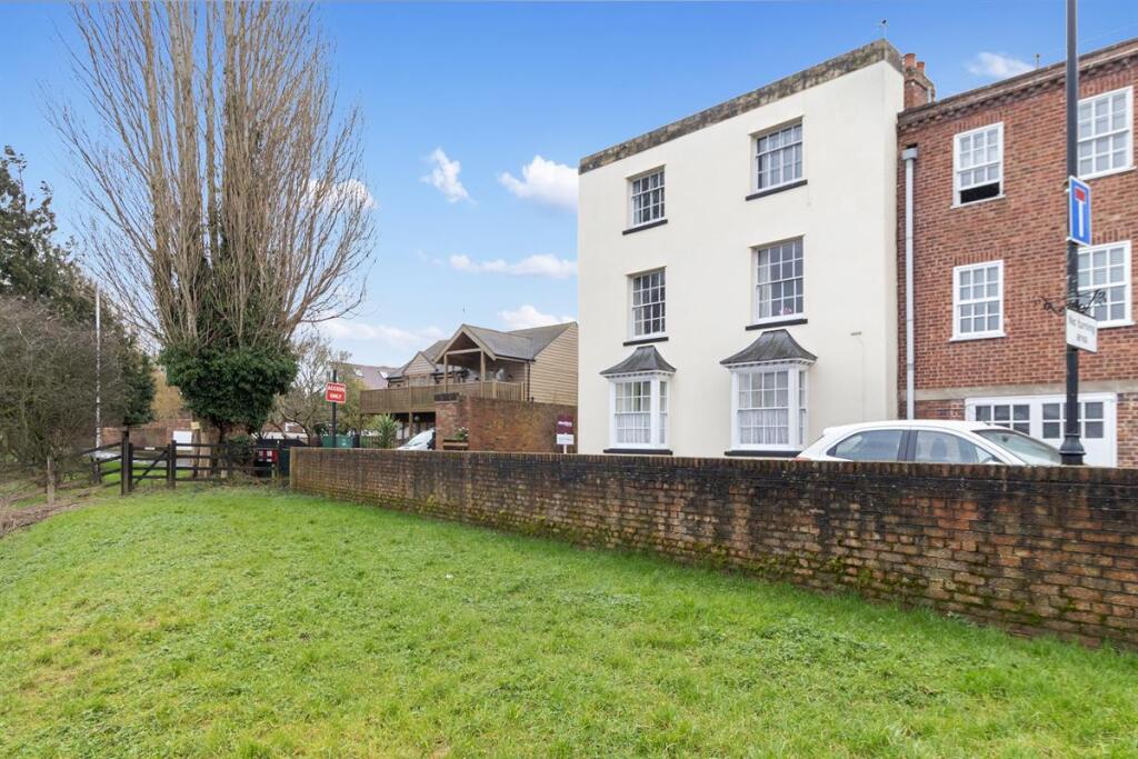 Main image of property: Bankside House, Waterside, Upton Upon Severn, Worcestershire, WR8 0JD