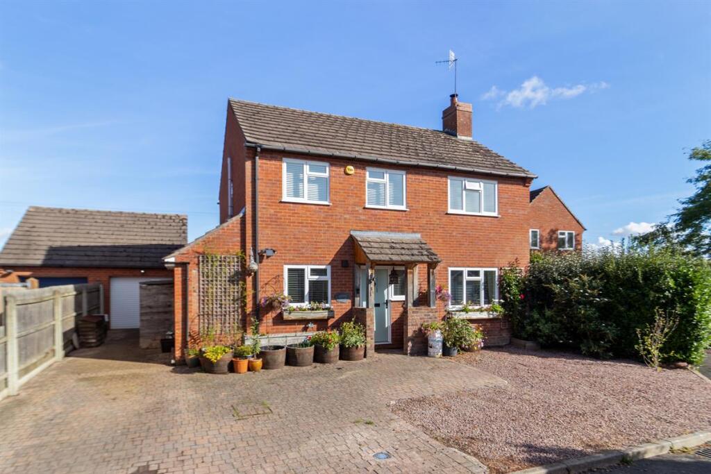 Main image of property: 5 Willow Close, Ryall Grove, Upton upon Severn, Worcestershire, WR8