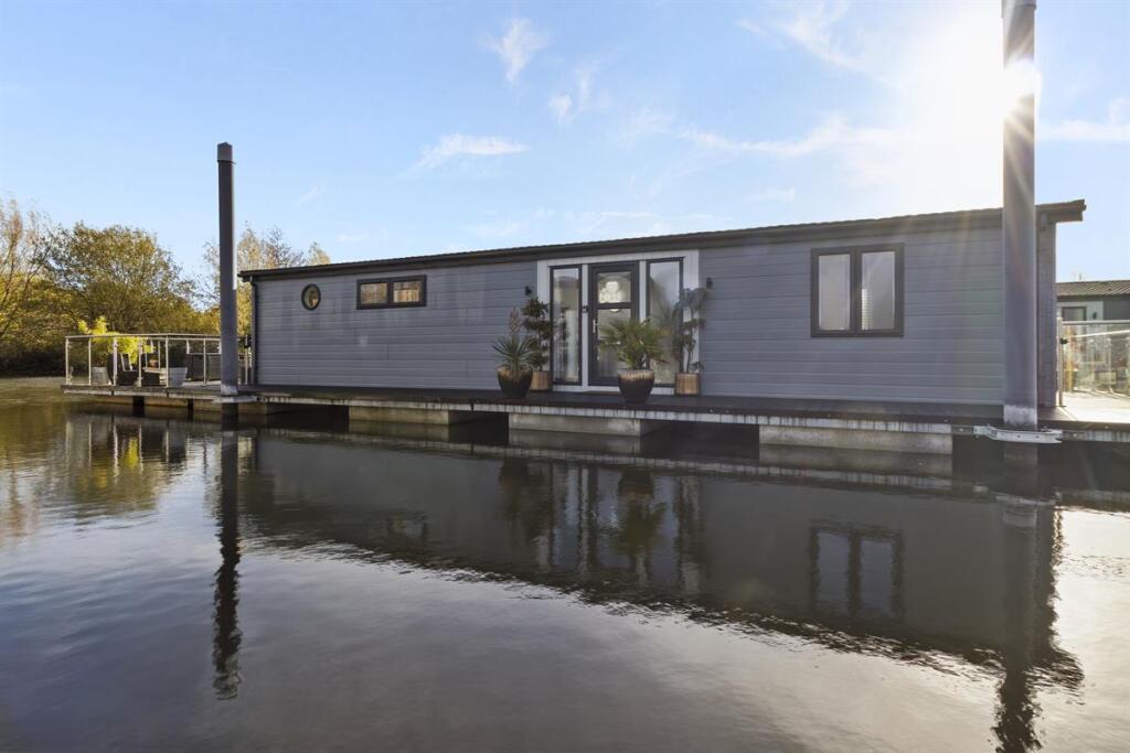 Main image of property: 8 Upton Lake, East Waterside, Upton Upon Severn, Worcestershire