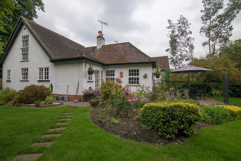 3 bedroom detached bungalow for sale in Mews Cottage, Tunnel Hill