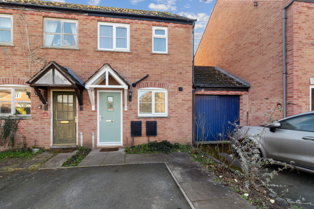 Main image of property: Oakland Close, Upton-upon-severn, Worcester, Worcestershire, WR8