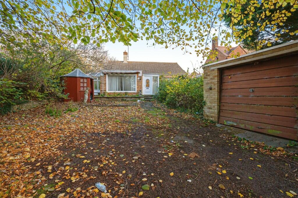 3 bedroom detached bungalow for sale in Kings Meadow Lane, Rushden, Northamptonshire, NN10