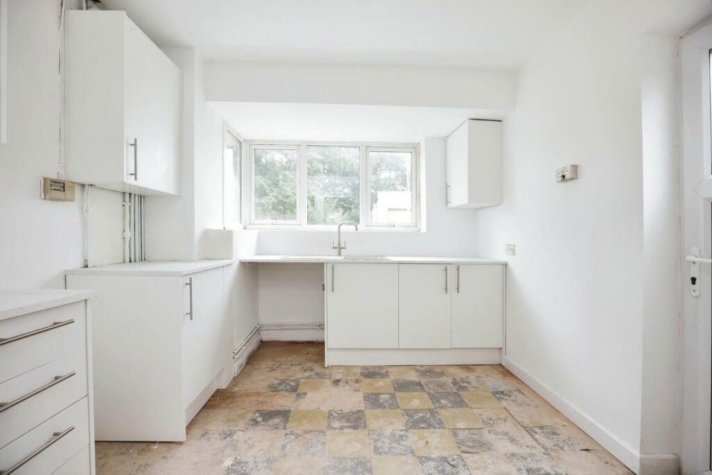 Additional property image - The Gardens, Leamington Spa, Warwickshire, CV31