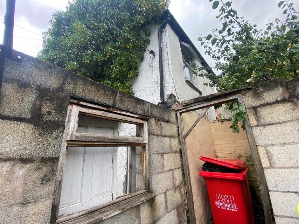 1 bedroom cottage for sale in Property South Of 24 Regent Street
