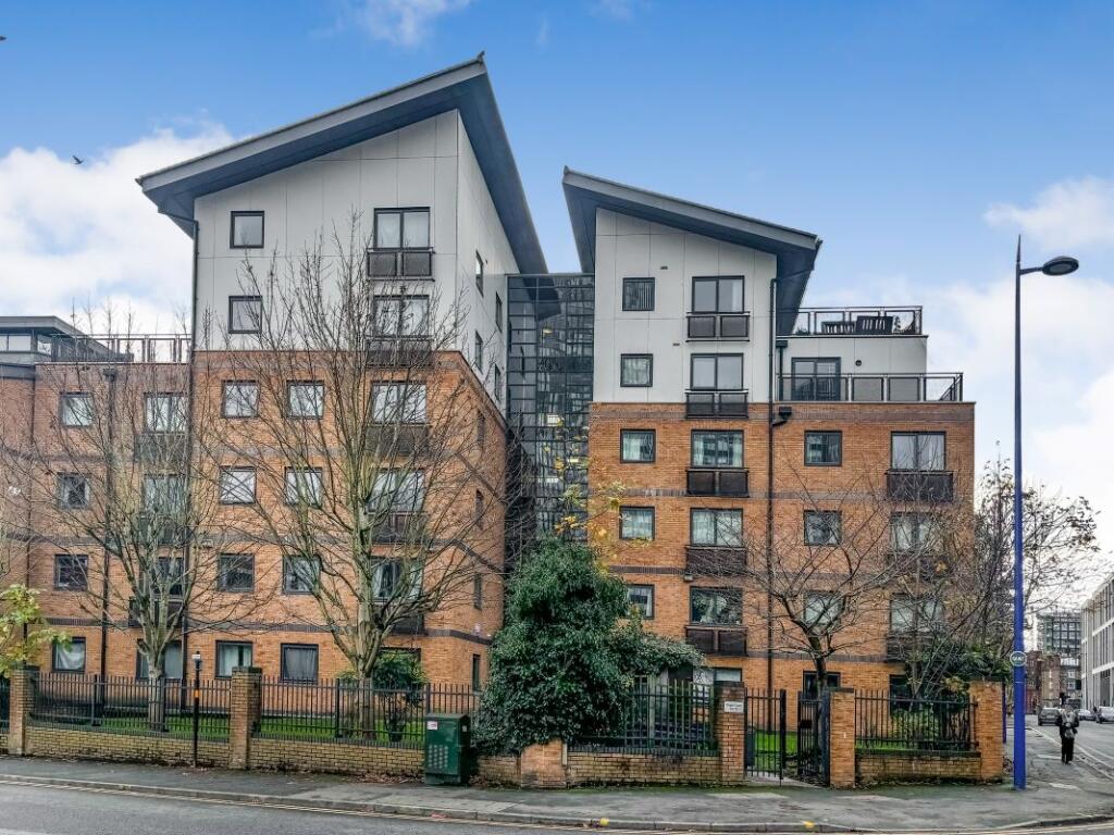 Main image of property: Flat 20 Regal Court, 72 Bishopsgate Street, Birmingham, West Midlands, B15 1EJ