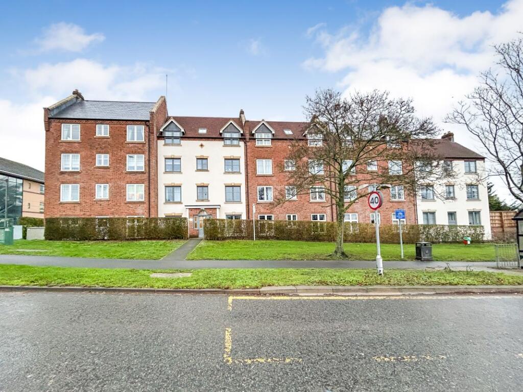 Main image of property: Flat 3 Highclere House, 98 Great North Road, Hatfield, Hertfordshire, AL9 5DB
