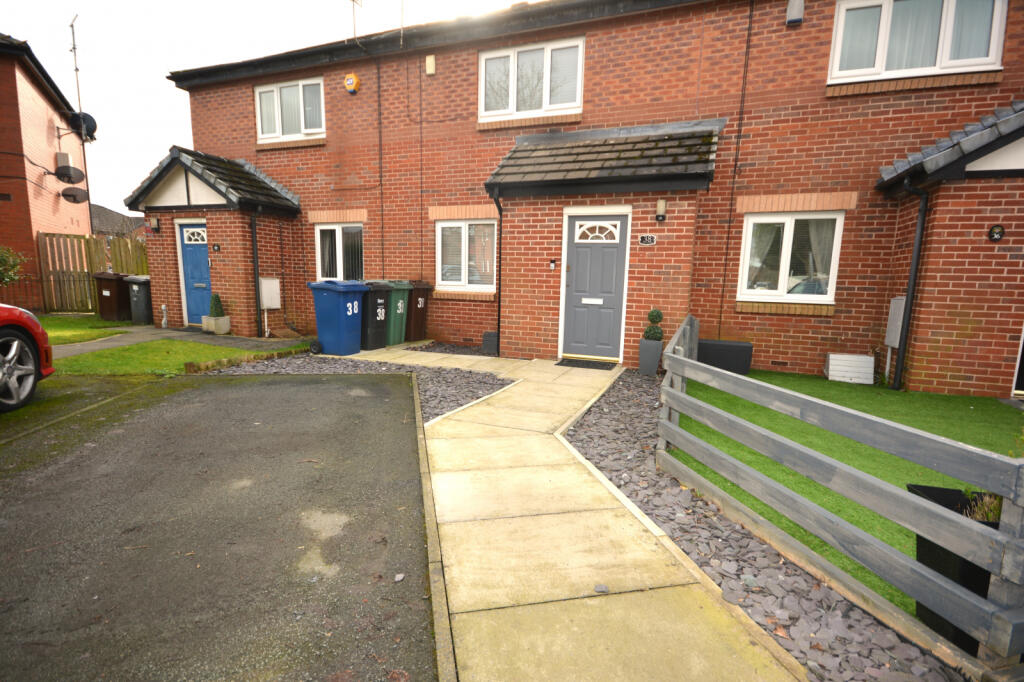 2 bedroom mews property for sale in Cornwall Drive, Bury, BL9 9EU, BL9