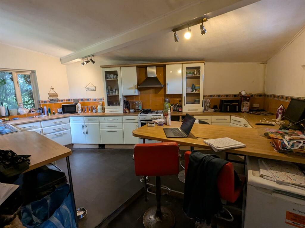 Additional property image - 1-11, Laburnum Place Apperley Bridge, Bradford, BD10 0NA