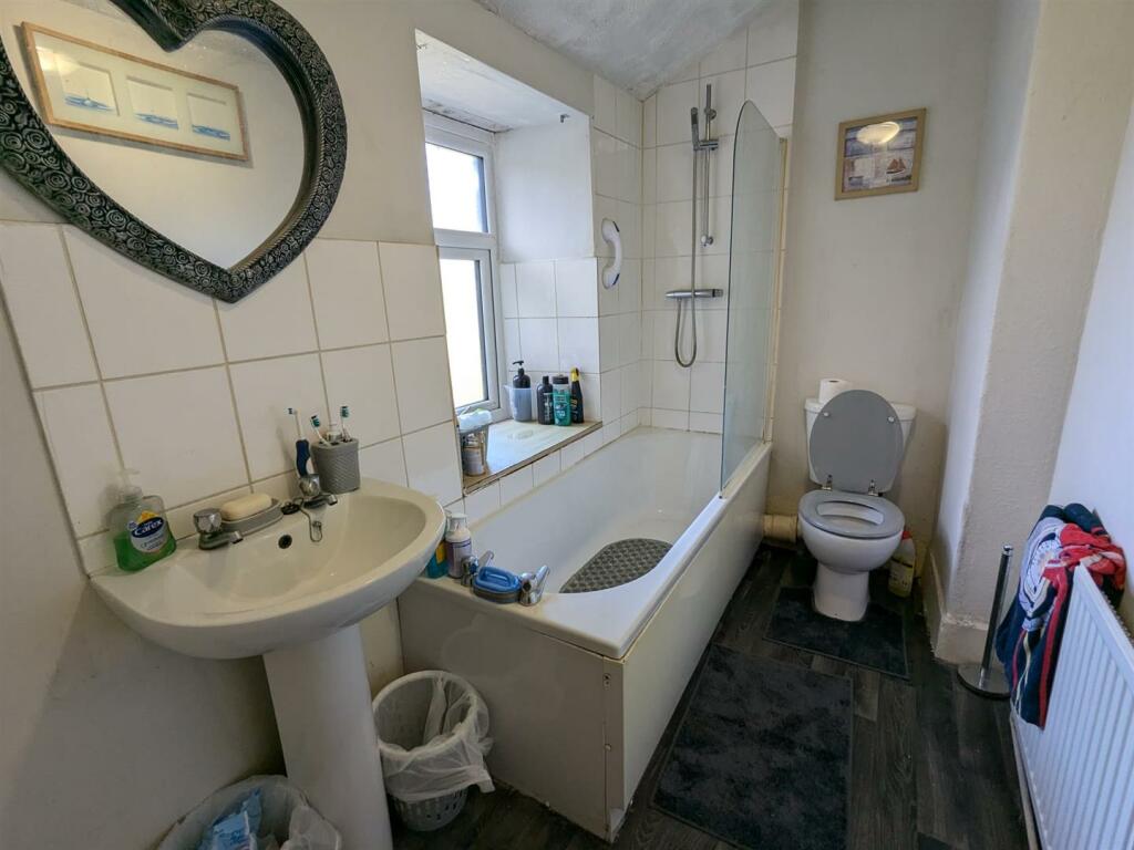 Additional property image - 1-11, Laburnum Place Apperley Bridge, Bradford, BD10 0NA
