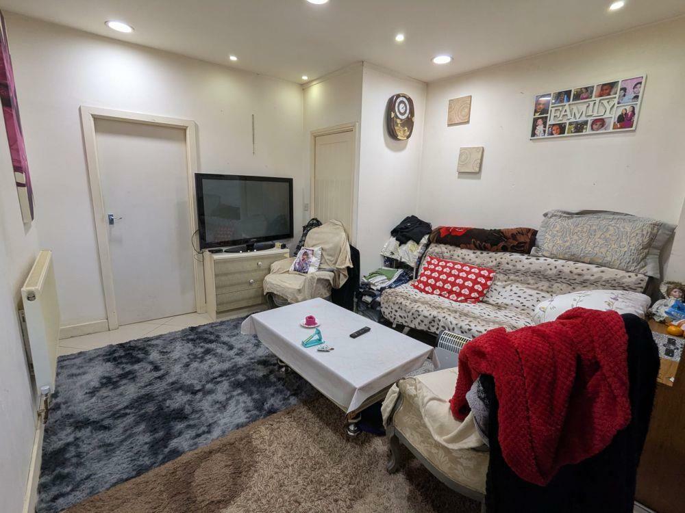 Additional property image - 585-587, Thornton Road Bradford, BD8 9RA