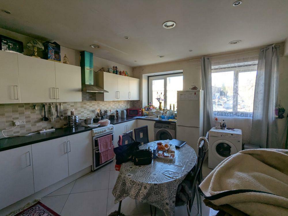 Additional property image - 585-587, Thornton Road Bradford, BD8 9RA