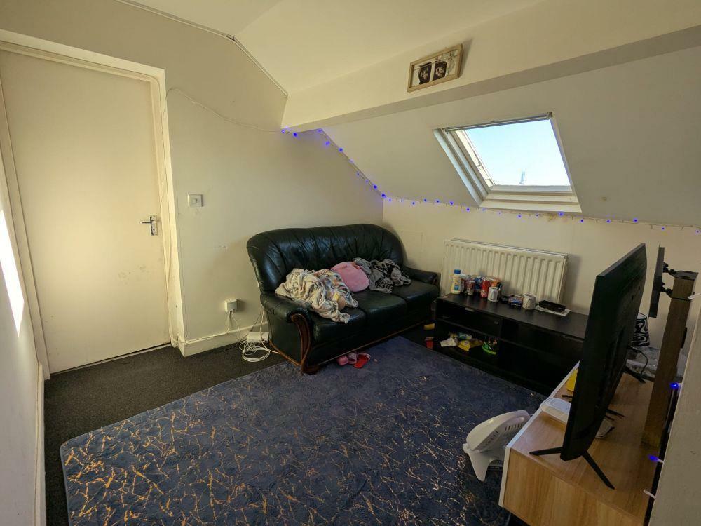 Additional property image - 585-587, Thornton Road Bradford, BD8 9RA