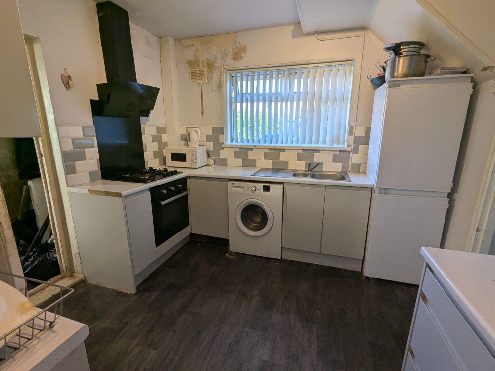 Additional property image - 18, Fairfax Avenue Bradford, BD4 6JU