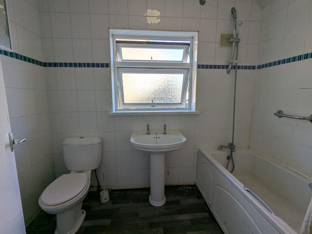 Additional property image - 18, Fairfax Avenue Bradford, BD4 6JU