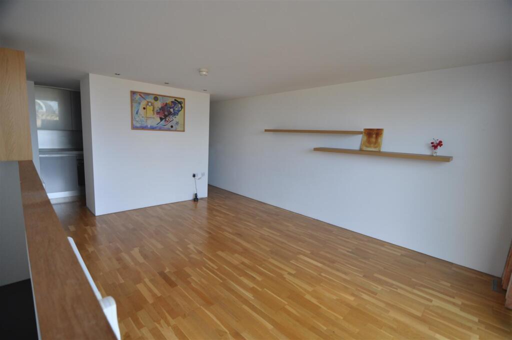 Main image of property: 527 Silk Warehouse, Lilycroft Road Bradford, BD9 5BE