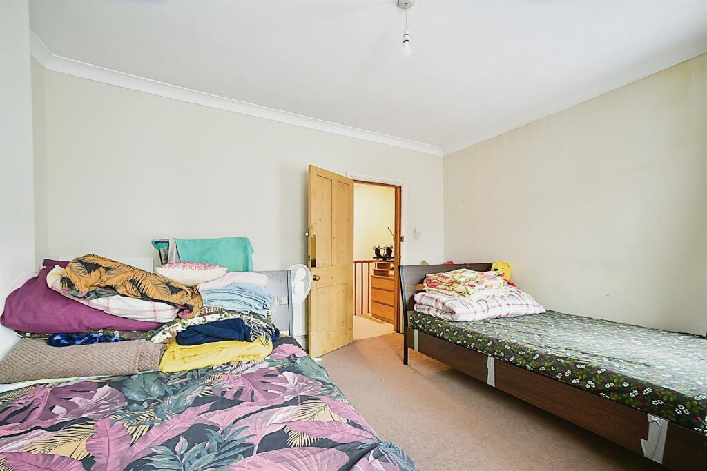 2 bedroom terraced house for sale in Westcott Place, Swindon, SN1