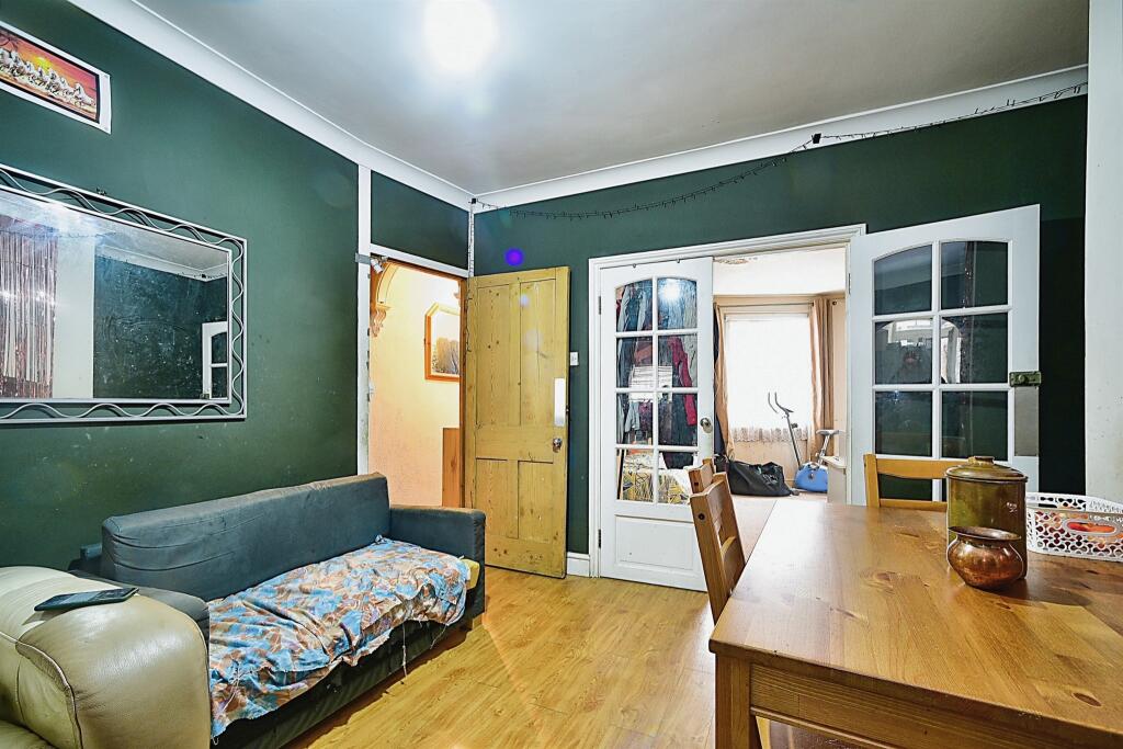 2 bedroom terraced house for sale in Westcott Place, Swindon, SN1