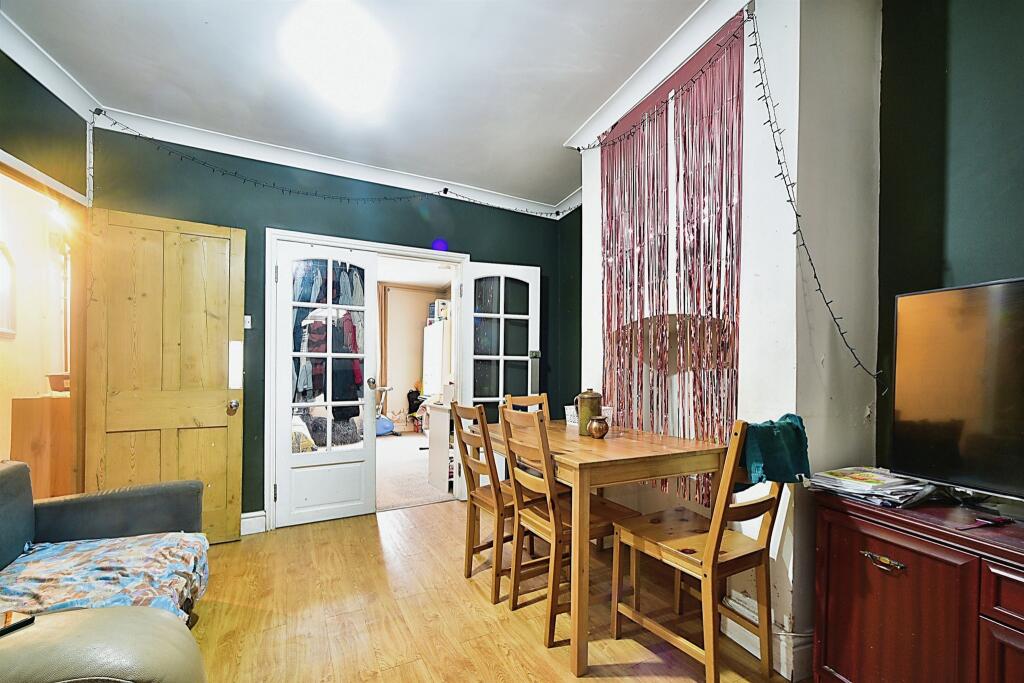 2 bedroom terraced house for sale in Westcott Place, Swindon, SN1