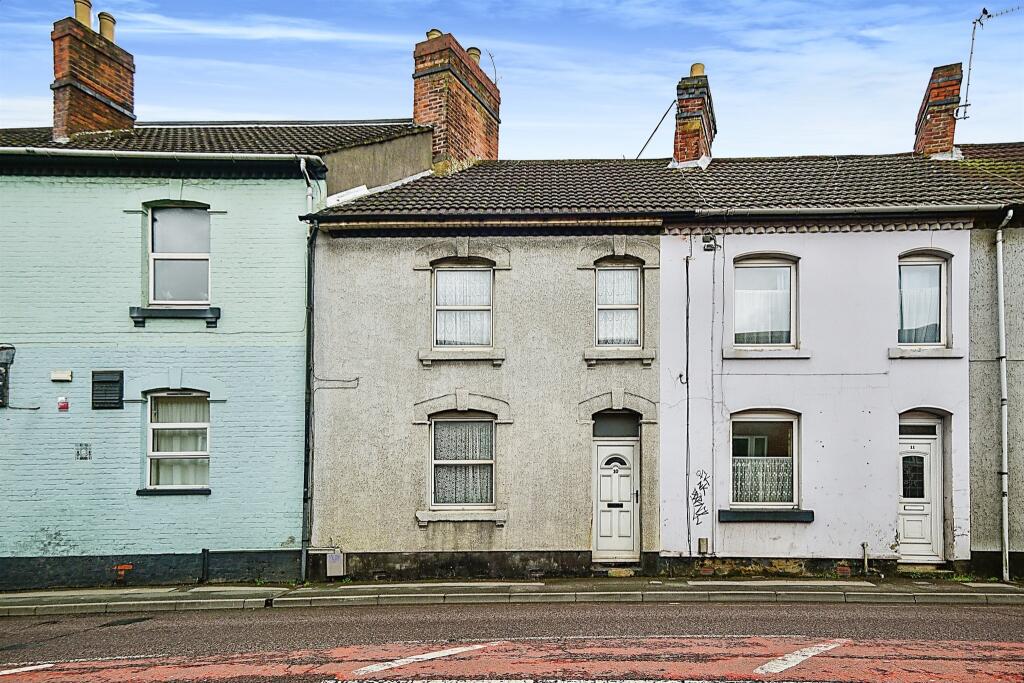 2 bedroom terraced house for sale in Westcott Place, Swindon, SN1