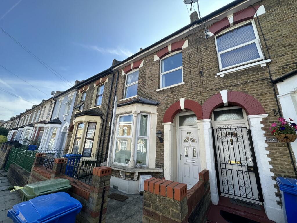 House share for rent in Brayards Road, Peckham, SE15