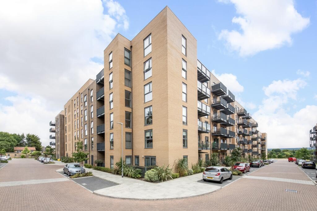 3 bedroom apartment for sale in Lambourne House, Apple Yard, Anerley, SE20