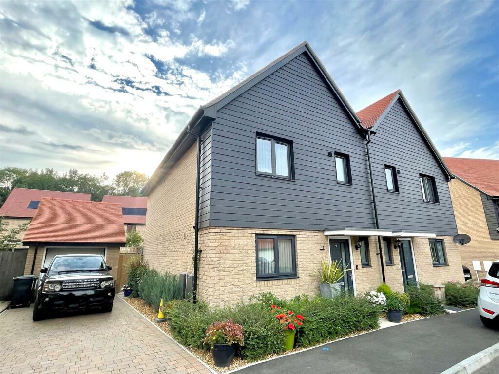 3 bedroom semidetached house for sale in Brindley Road, Curbridge