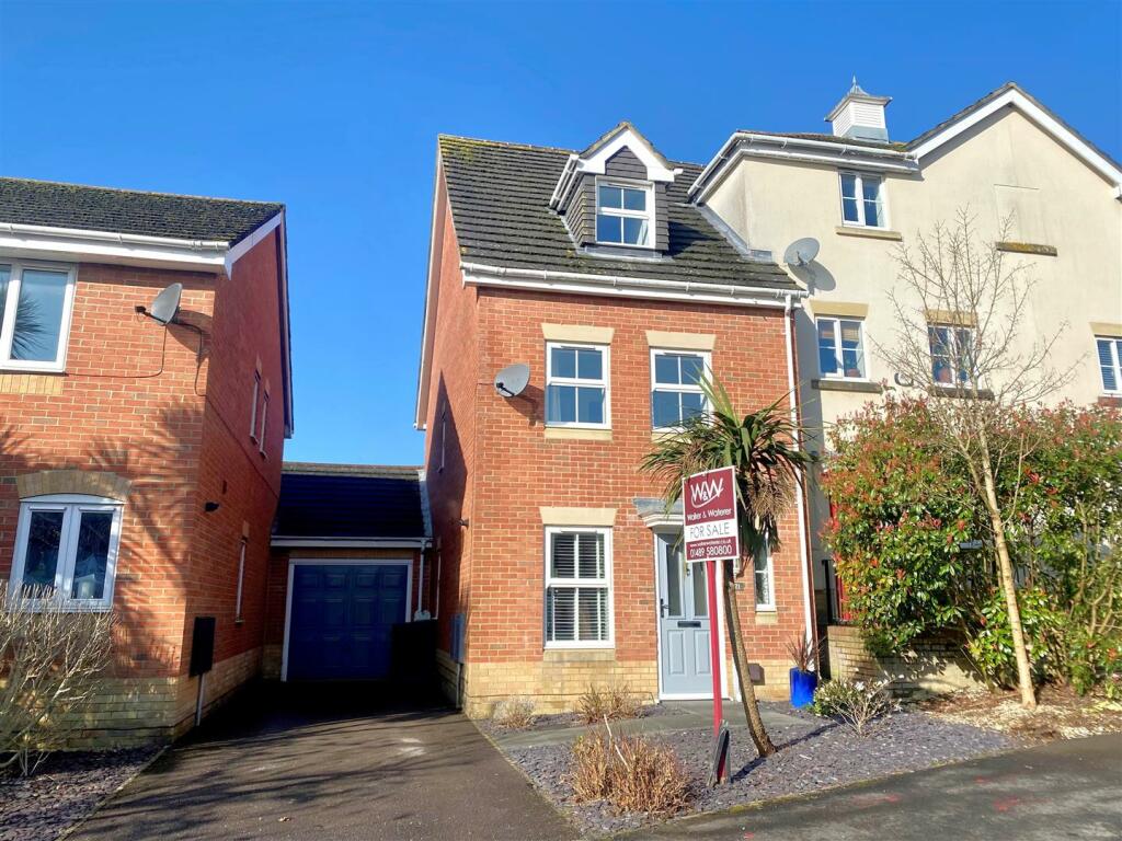 3 bedroom end of terrace house for sale in Thyme Avenue, Whiteley, PO15